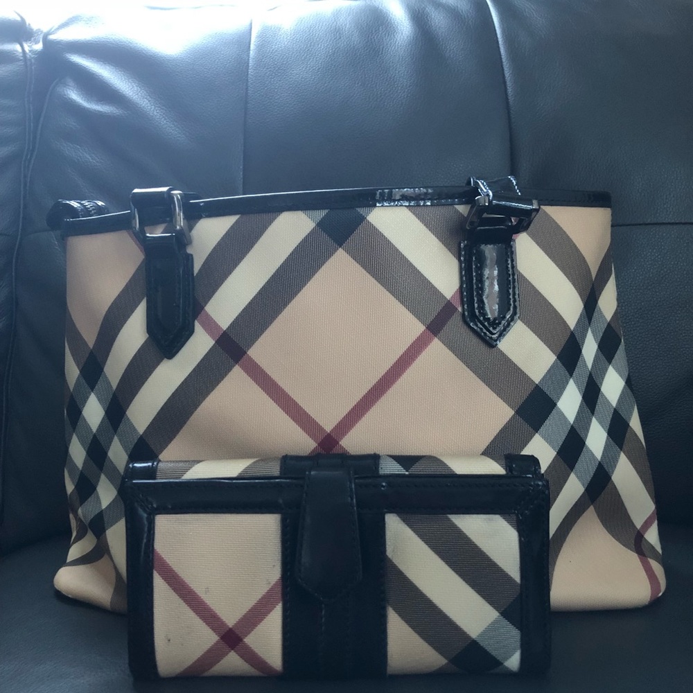 Burberry shoulder bag/wallet